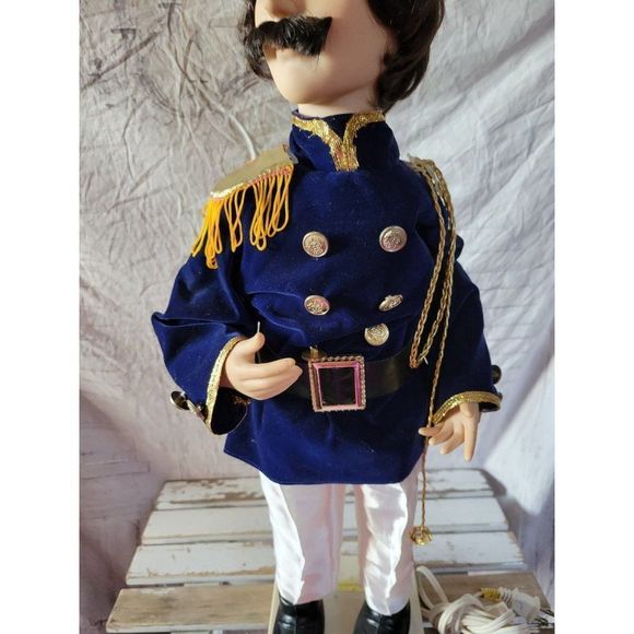 Telco soldier as is motion at Xmas decor - Picture 3 of 8